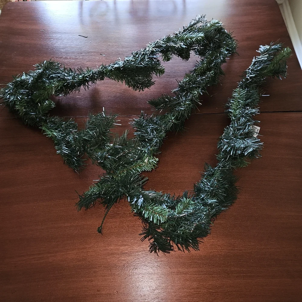 Craft Garland from Santas Workshop Holiday Winter Christmas. 9' Sections